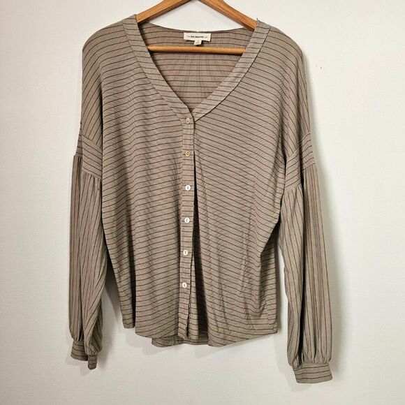 NEW W/O TAGS EE:SOME V NECK BUTTON DOWN PUFFED SLEEVES LONGSLEEVES TOP SZ S - Picture 1 of 16